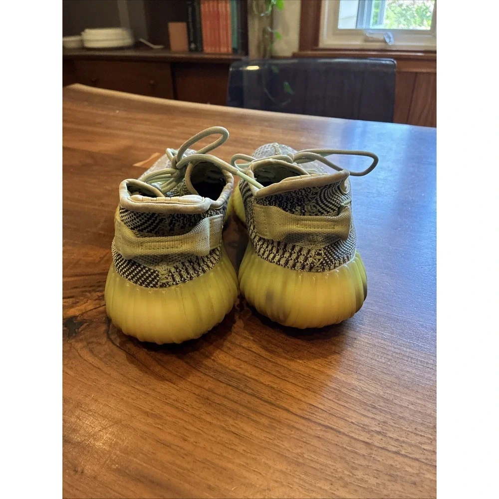 adidas Yeezy Boost 350 V2  Yeezreel Yellow Green Black Low Top Primeknit Size 9